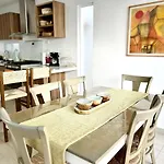 Hermosa Casa Familiar En Privada Cerca De La Playa